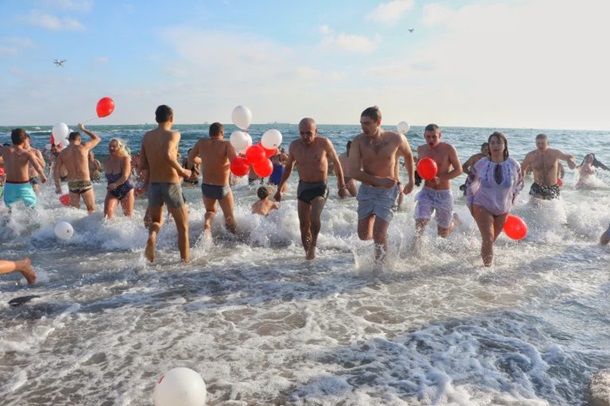 В Одессе устанавливали крещенский рекорд в море