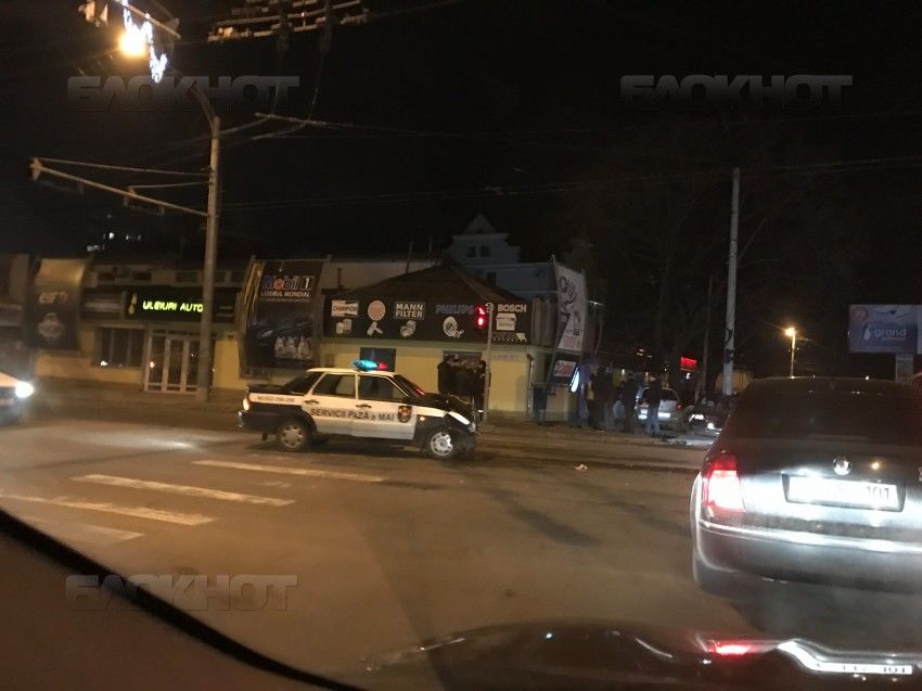 В центре Кишинева в аварию попал автомобиль госохраны