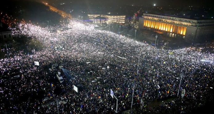 Впечатляющие фото протестов в Румынии: Как перед свержением Чаушеску