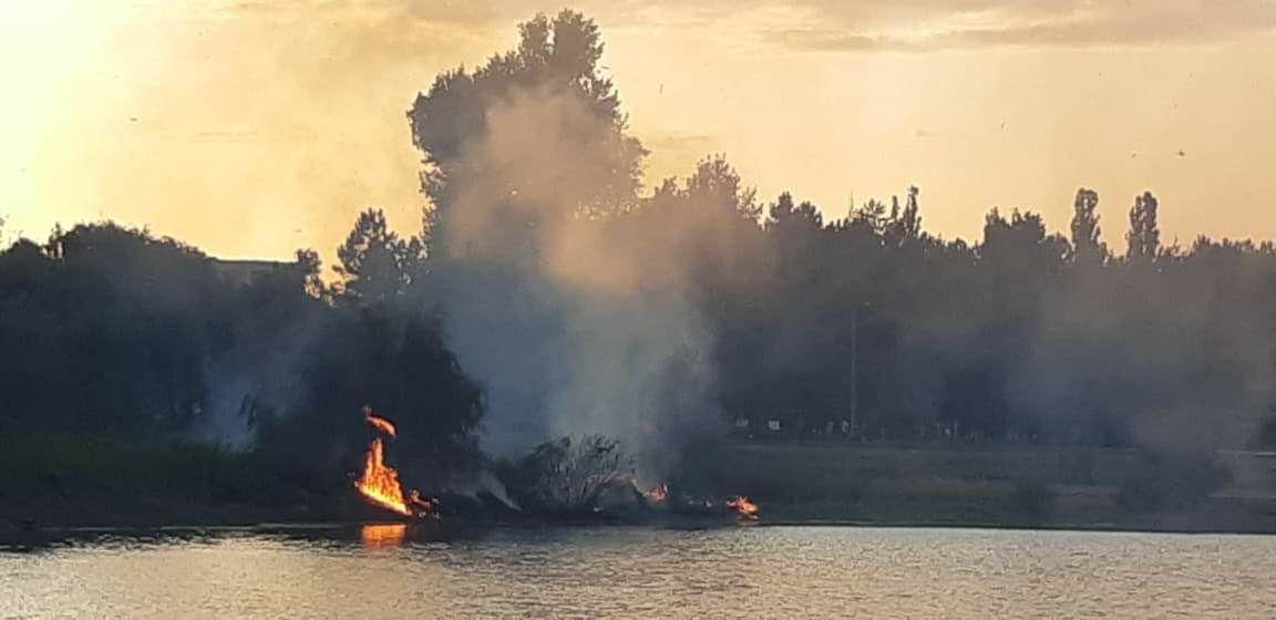 В парке La Izvor произошел пожар