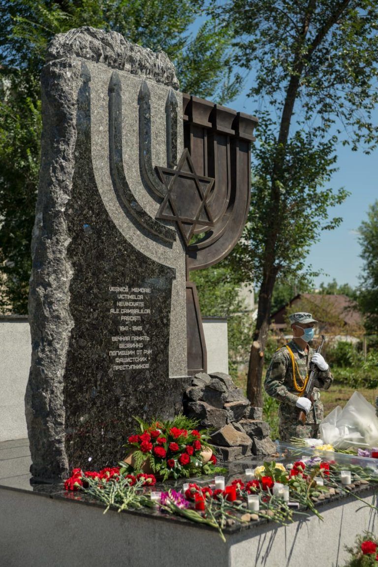 В Кагуле открыли памятник жертвам Холокоста на месте гетто