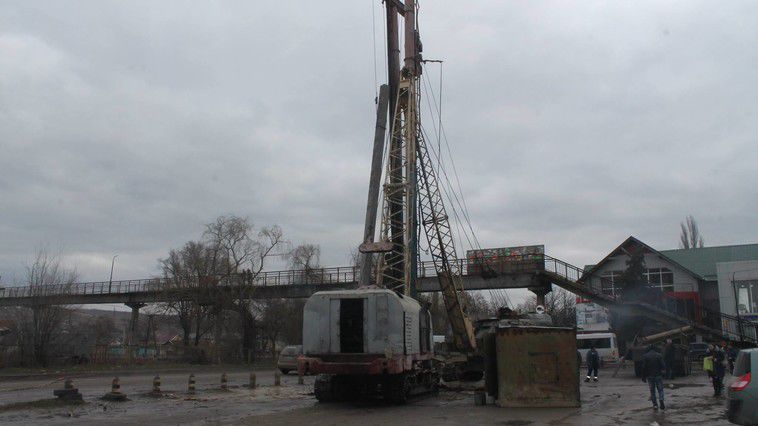В Страшенах началось строительство пешеходного моста над трассой R1