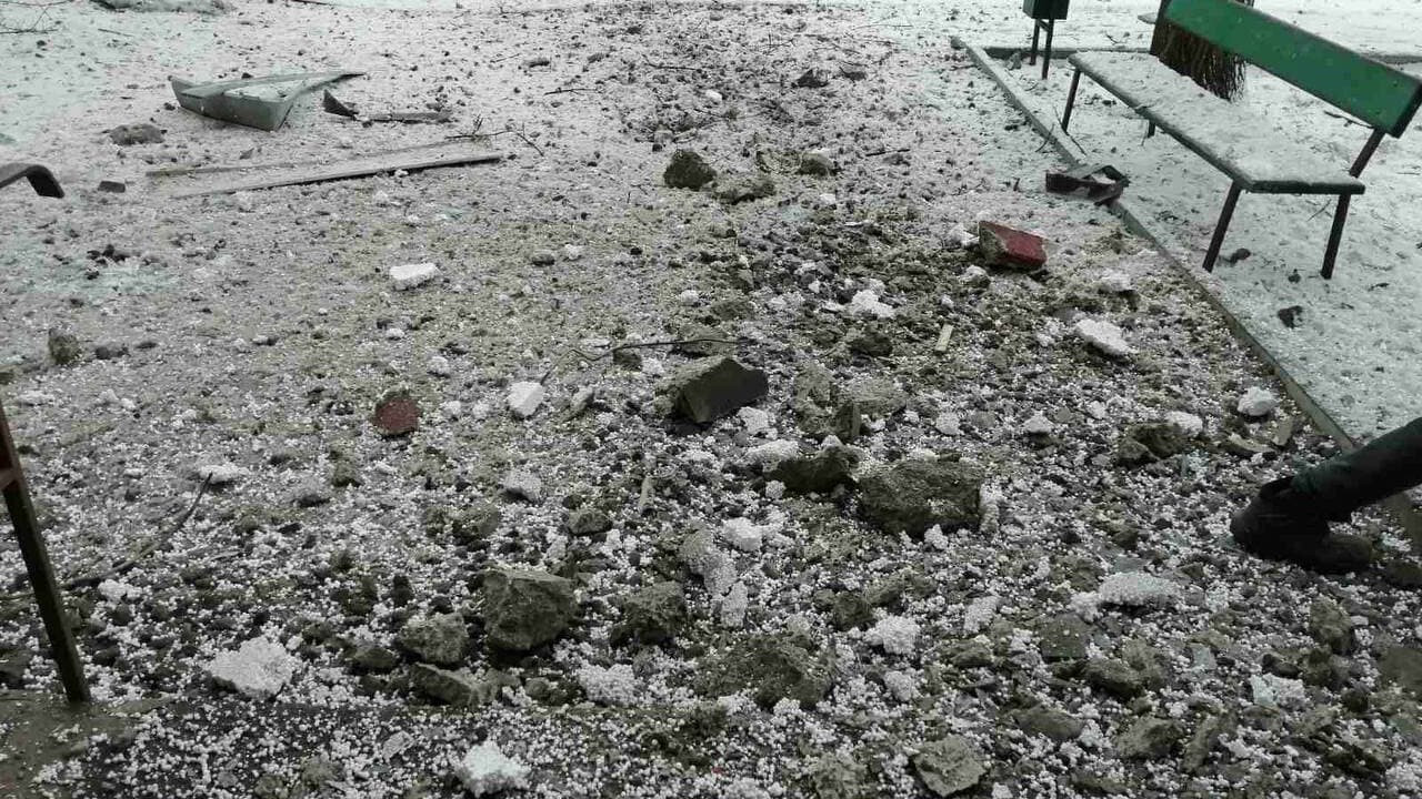 Снаряд попал в жилой дом в Харькове
