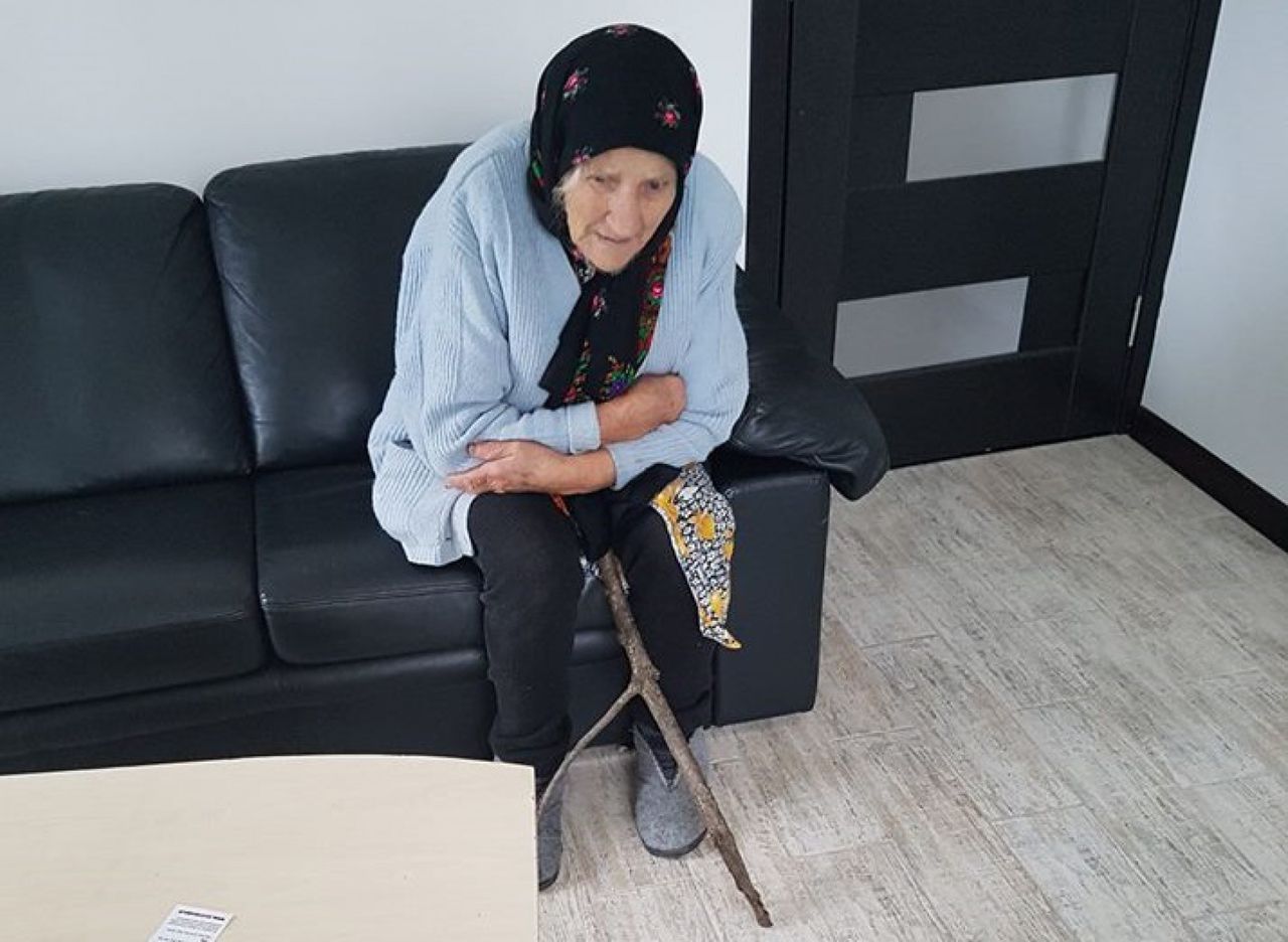 Nu mai ține minte unde locuiește: O bătrână, găsită pe o stradă de la Buiucani