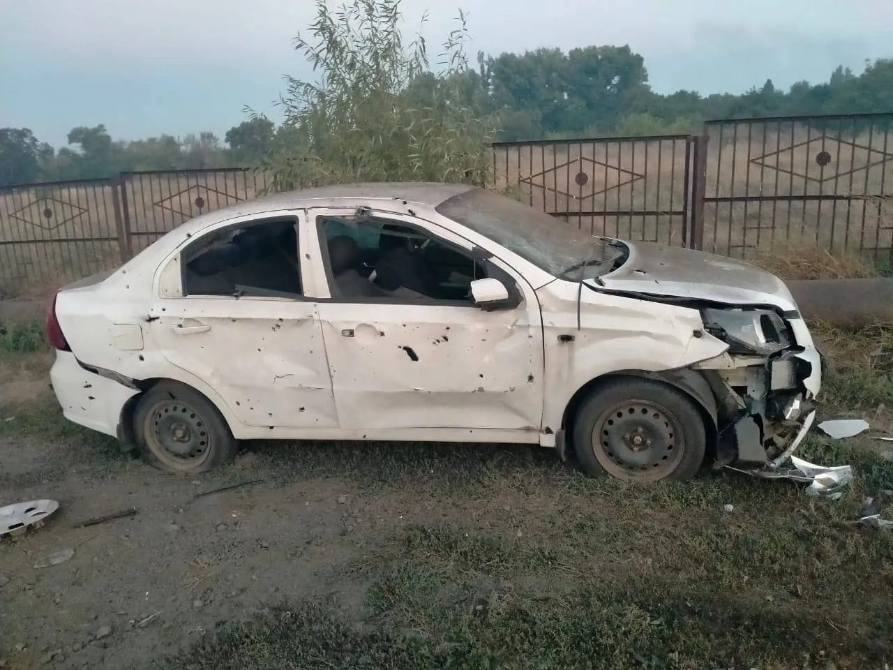 В Днепропетровской области Украины обстрелян жилой квартал: повреждены здания, автомобили
