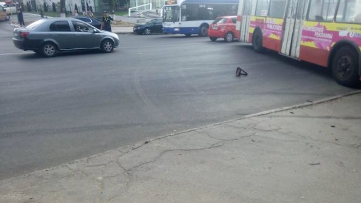 O femeie a fost lovita in plin de un troleibuz pe o trecere de pietoni din capitala