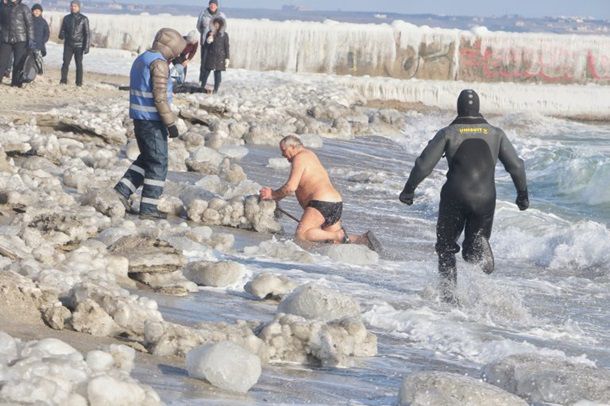 В Одессе устанавливали крещенский рекорд в море