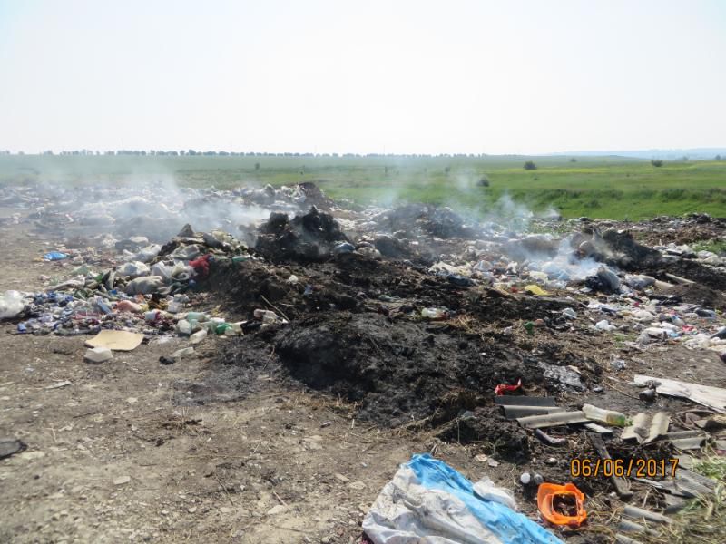 Gunoiștea dintr-un sat din Drochia a luat foc. Primarul a fost sancționat