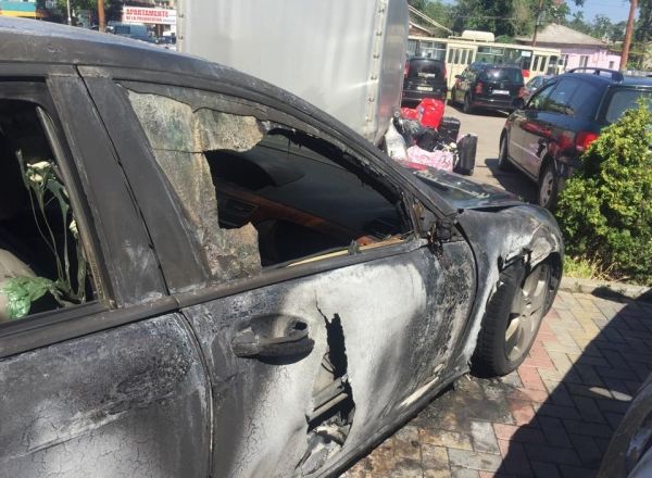 Свидетель видел, кто поджёг вчера в центре Кишинёва Mercedes