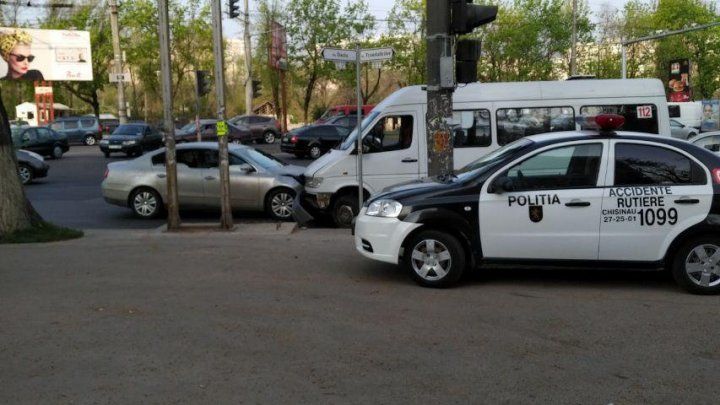 В Кишиневе три человека пострадали в ДТП с участием маршрутки