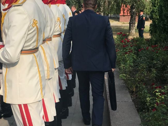 Игорь Додон, Павел Филип и Андриан Канду возложили цветы к памятнику "Скорбящей матери"