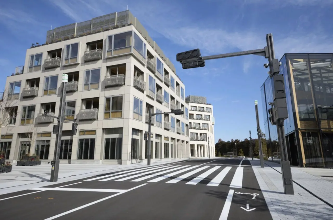 În Japonia a fost construit un oraș-pilot cu mașini autonome și roboți curieri