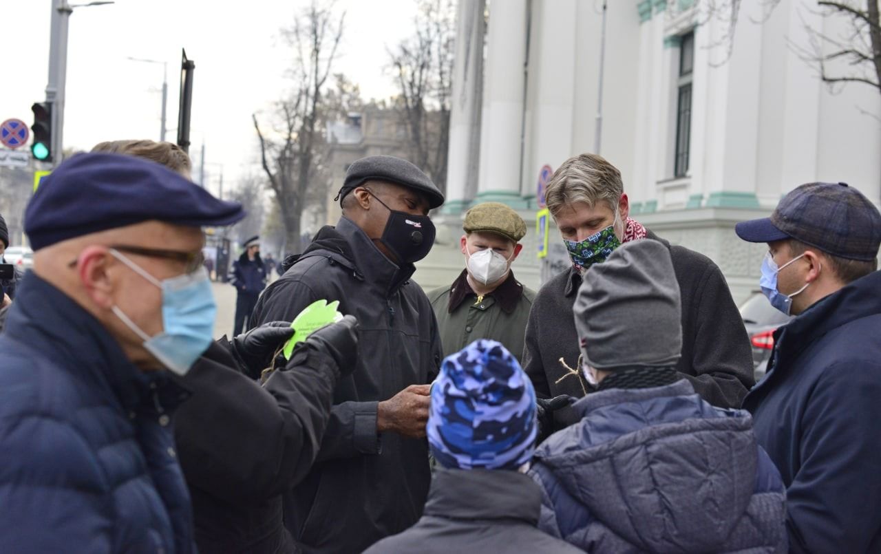 В акции по посадке деревьев в столице приняли участие послы