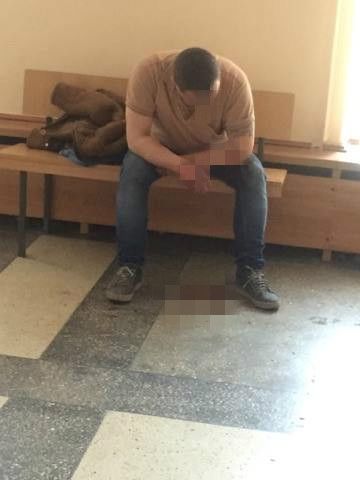 В столичном суде мужчина вскрыл себе вены