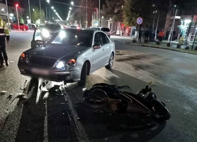 В Оргееве произошло ДТП: сбит подросток на скутере