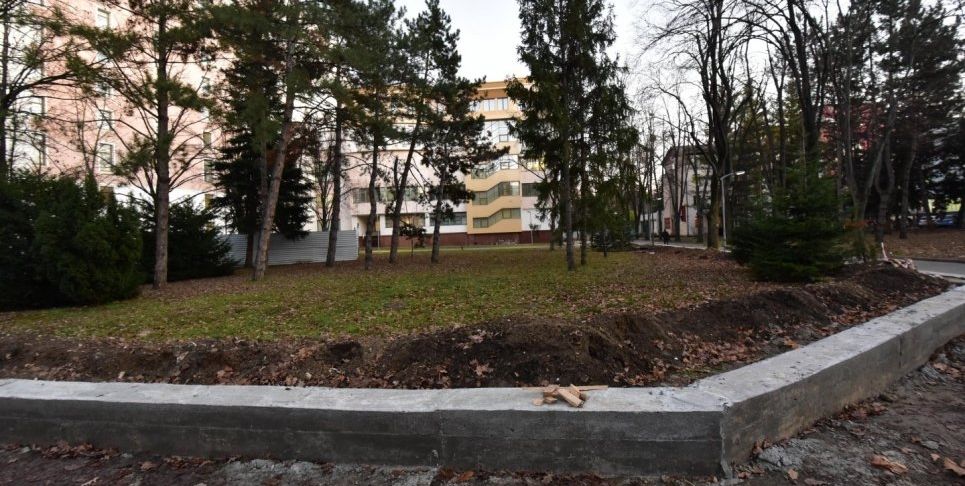 Парламент отгородят забором высотой в 2,5 метра и стоимостью 5 млн леев