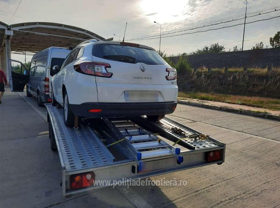 Водитель из РМ хотел пересечь границу по несоответствующим автоправам