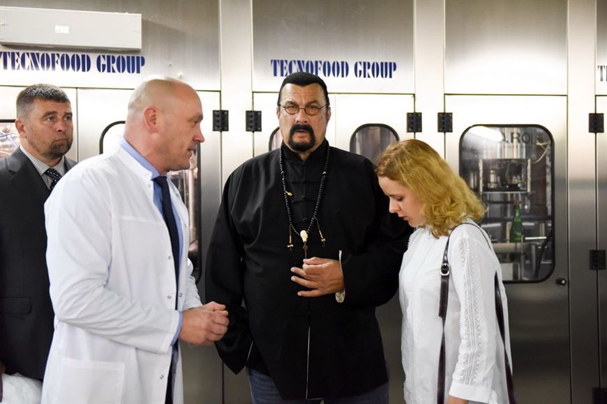 Депардье похвалил белорусское игристое из молдавского виноматериала