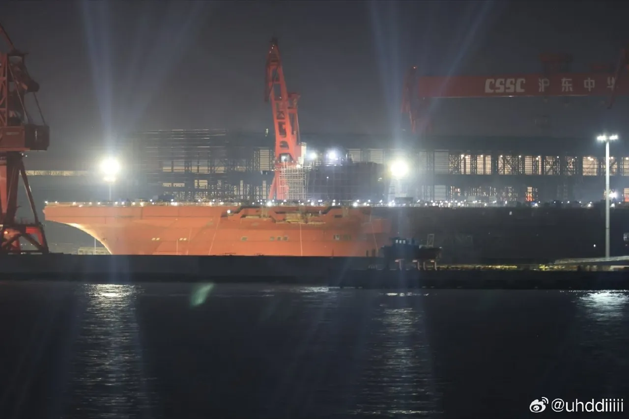 Imagini din satelit arătă construcția celei mai mari nave de asalt din lume