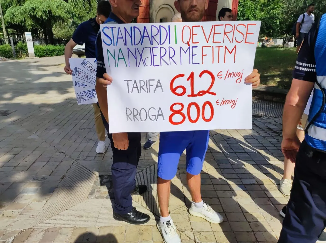 Студенты-медики протестуют в Албании из-за пятилетней отработки на родине