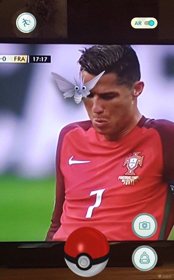 Плачущего Роналду и ночную бабочку превратили в мем