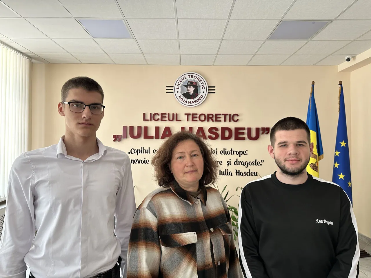 Elevii de liceu din Moldova au depășit toți participanții la concursul Intel AI 2025