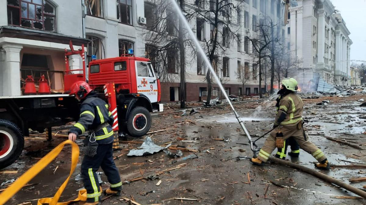 Центр Харькова снова под обстрелами: горят управления полиции и университет