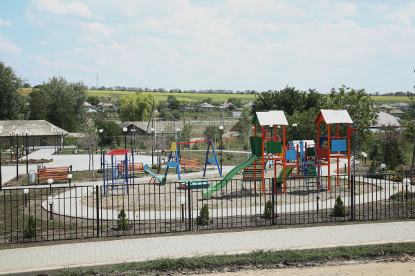 В Конгазчике завершилось строительство спортивно-парковой зоны