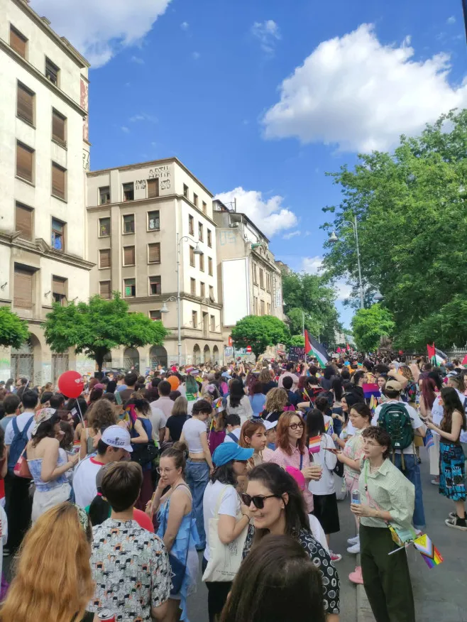 В Бухаресте в один день прошли ЛГБТ-прайд и «Марш нормальности»
