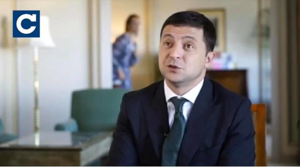 В Сети высмеяли выглядывающую из-за угла помощницу Зеленского