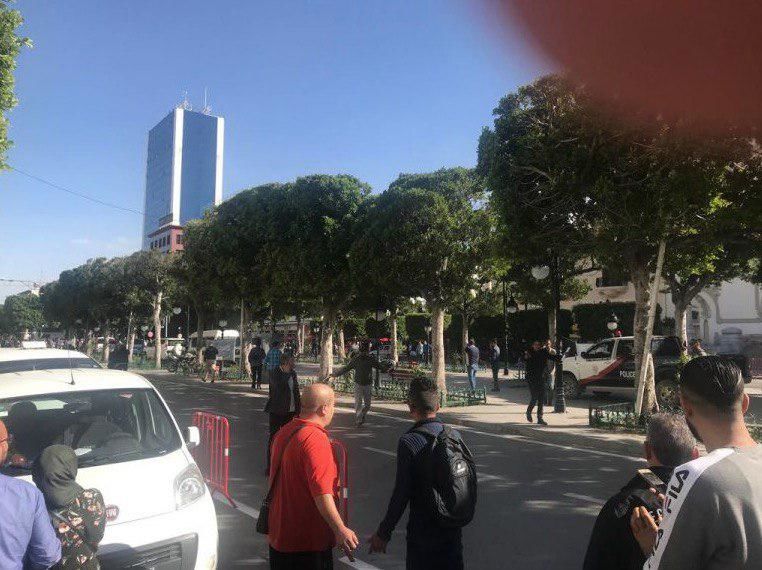 Террористка-смертница подорвалась в центре Туниса
