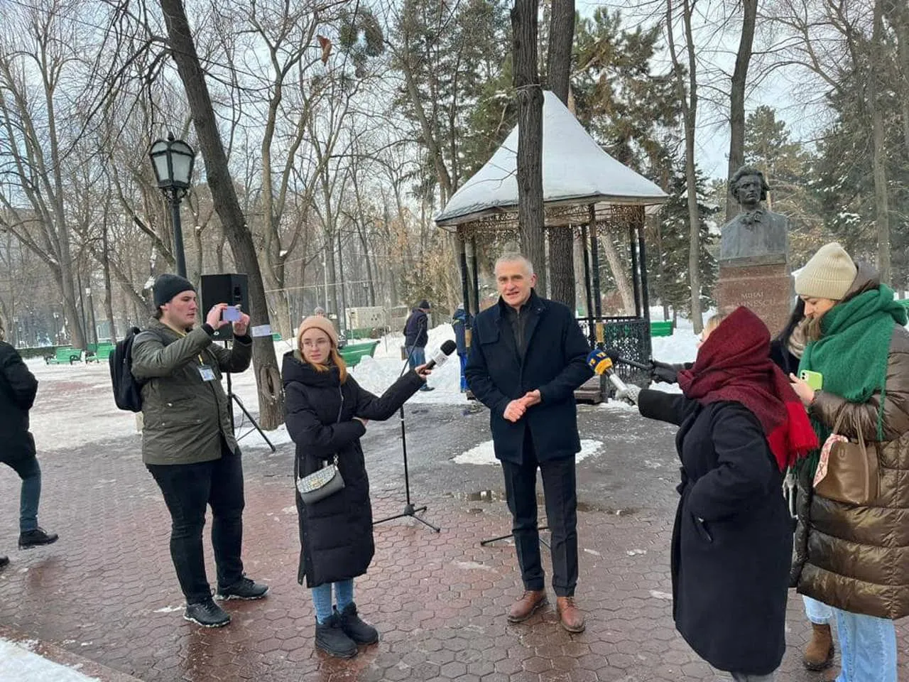 В Молдове отметили 174-ю годовщину со дня рождения поэта Михая Эминеску