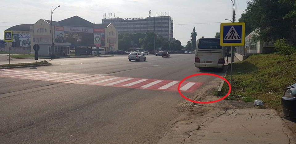 На Ботанике появился странный пешеходный переход