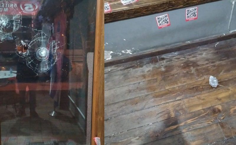 В Батуми офис партии Саакашвили забросали камнями