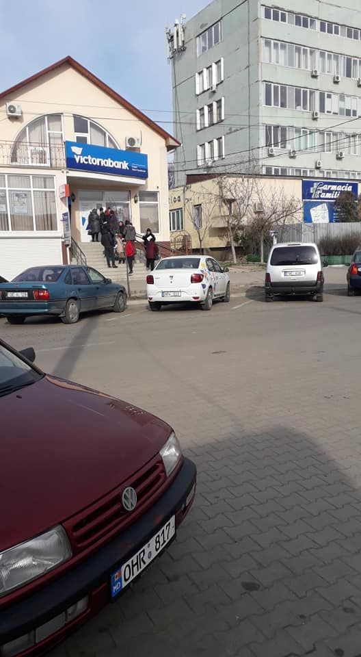 В Комрате выстраиваются очереди в поликлинике и банке