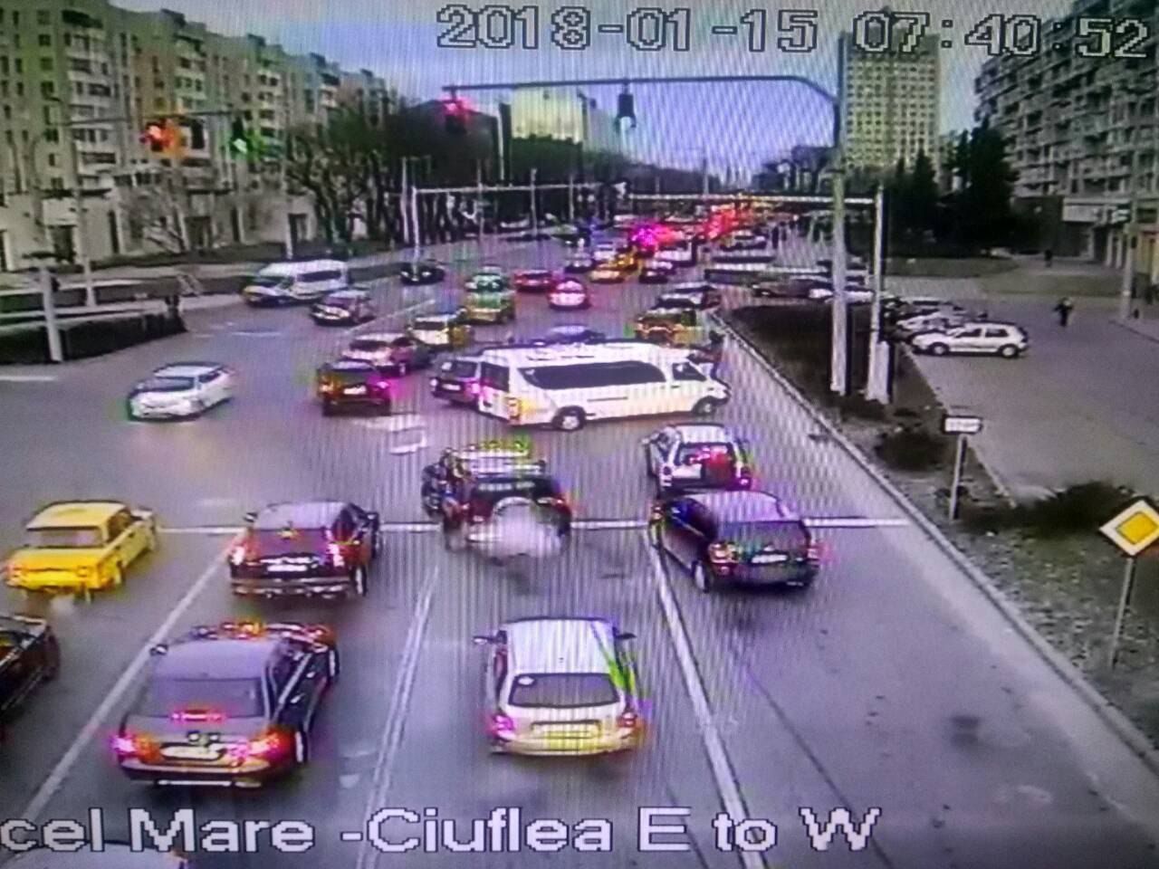 InfoTrafic: На каких улицах Кишинева затруднено движение