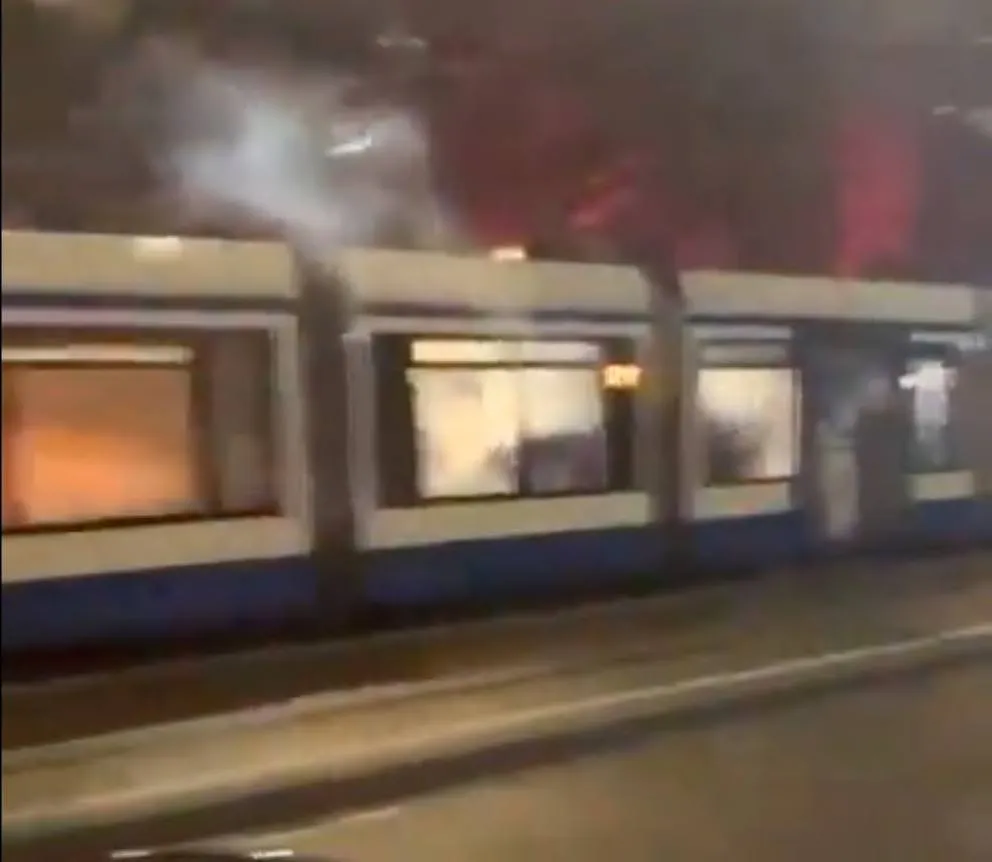 Incendieri și sloganuri antisemite: Revoltele izbucnesc din nou în Amsterdam