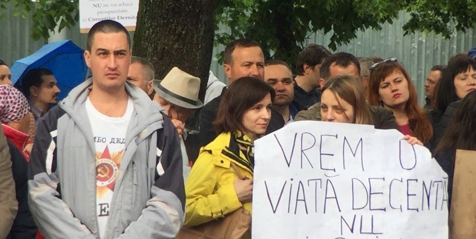 Оппозиция: "У нас украли миллиард, теперь хотят украсть будущее"