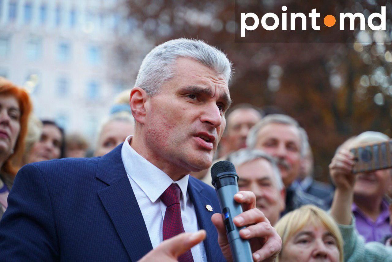 Перед парламентом протестовали сторонники блока ACUM
