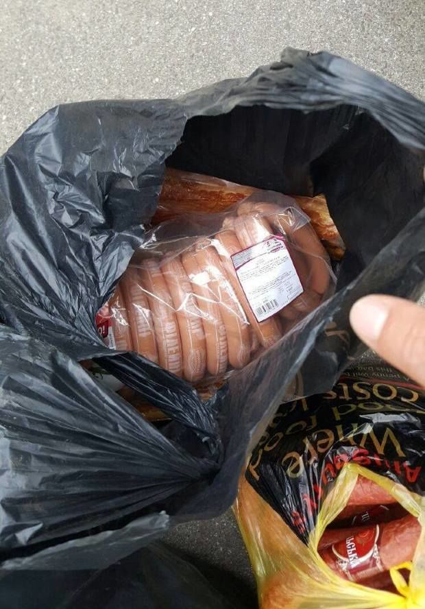 На рынки Молдовы могли попасть килограммы подозрительных мясных продуктов
