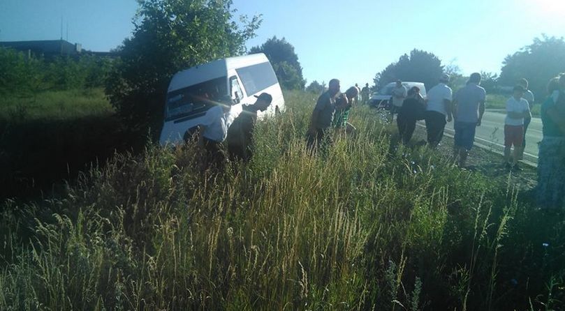 Возле Оргеева микроавтобус с пассажирами слетел в кювет