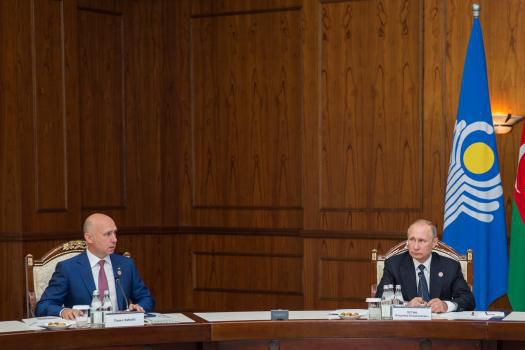 На саммите СНГ премьер Павел Филип пообщался с российским президентом