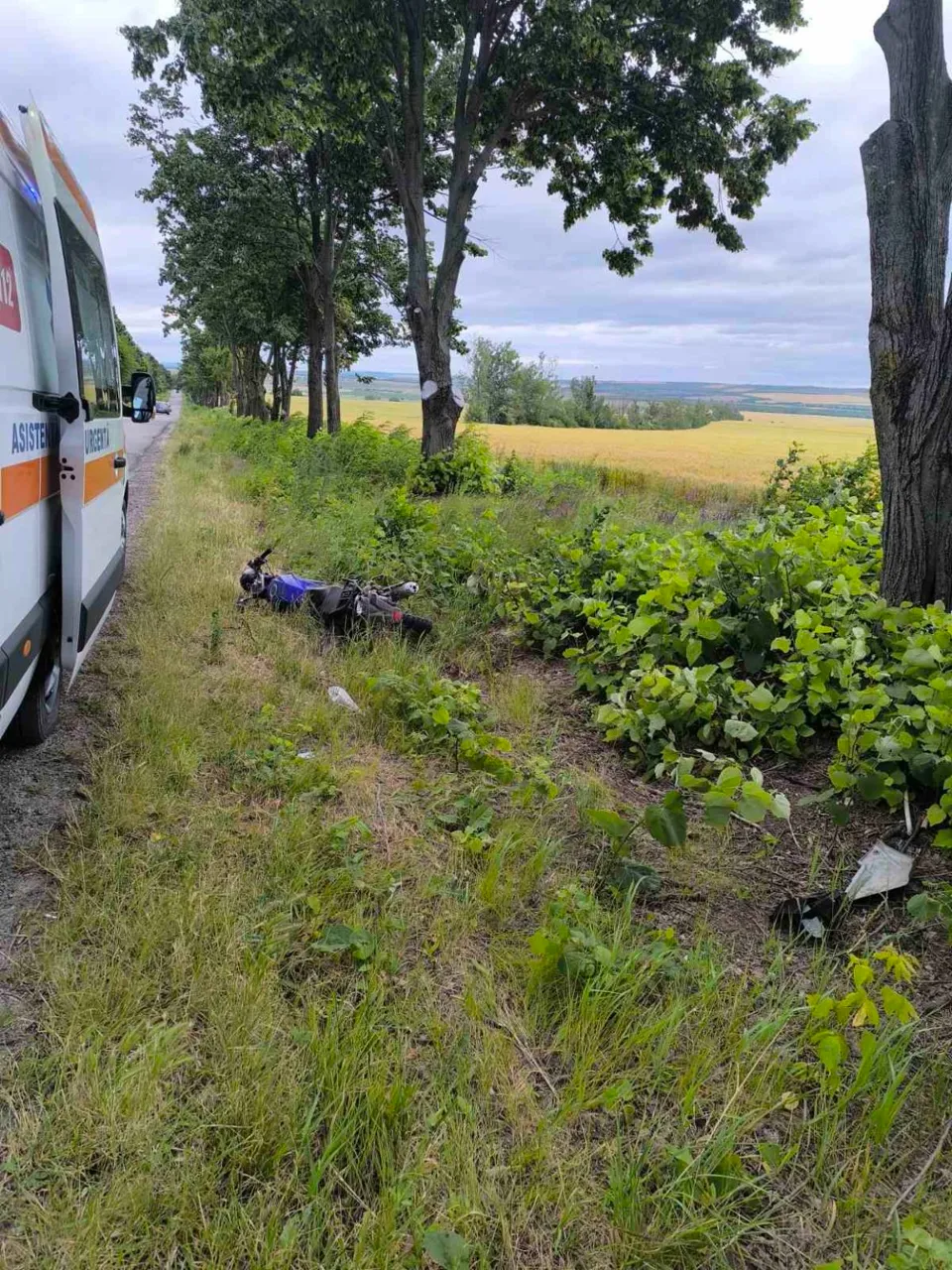 Accident fatal pe un drum din Glodeni: Un tânăr a murit după ce s-a răsturnat cu motocicleta