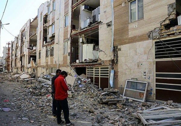 Число жертв землетрясения в Иране превысило 400 человек