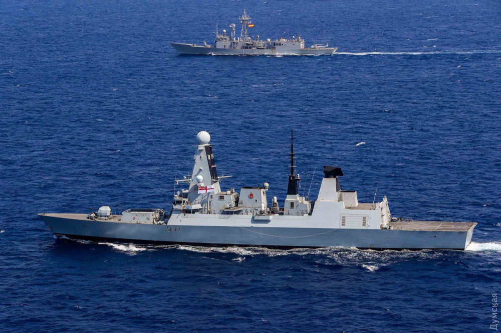 В Черное море вошла группа военных кораблей НАТО
