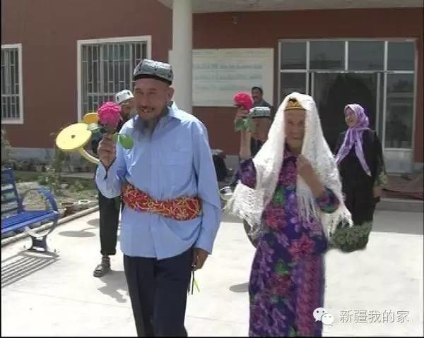 В Китае поженились 114-летняя женщина и 71-летний мужчина