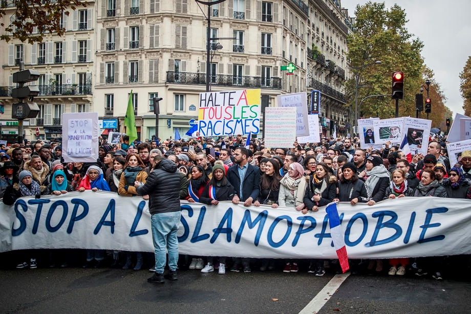 В Париже состоялся марш против исламофобии