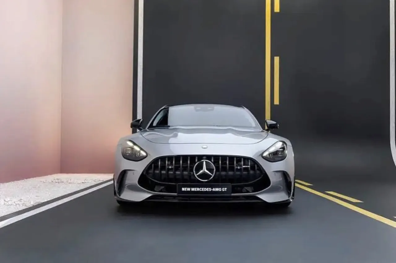 Новейший суперкар Mercedes рассекретили накануне премьеры
