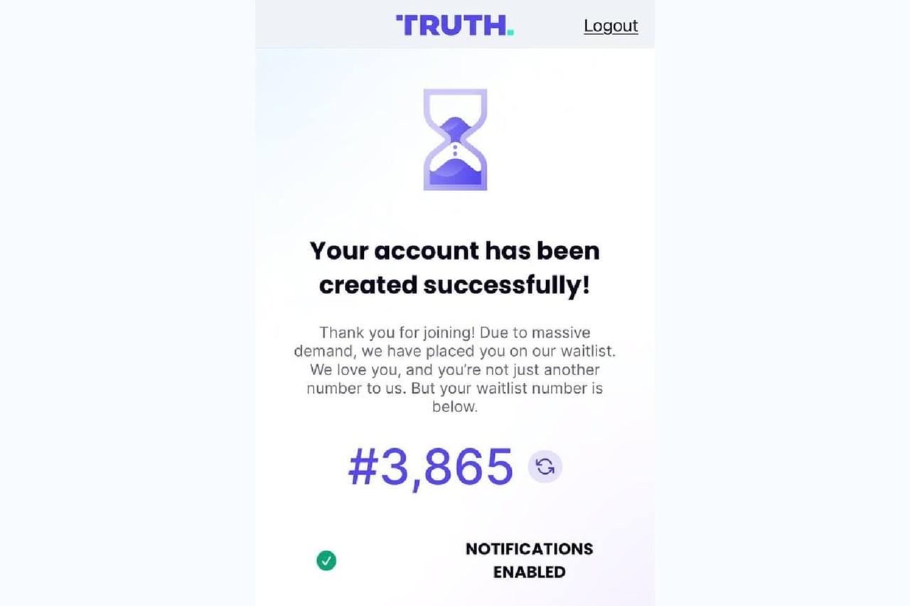 Трамп запустил приложение своей соцсети Truth Social