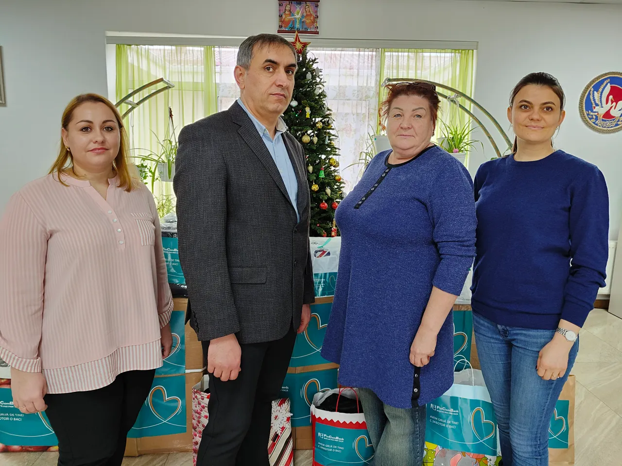 FinComBank: Благотворительная кампания «Подари волшебство Рождества» посетила Дом престарелых в мун. Чадыр-Лунга